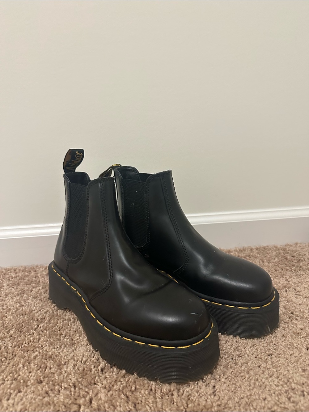 2976
Smooth Leather Platform Chelsea Boots